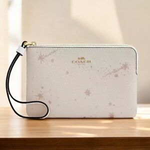 Coach Corner Zip Star Print